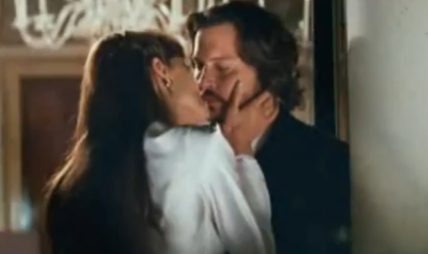 OPA! Oglejte si vroči poljub med Angelino Jolie in Johnnyem Deppom