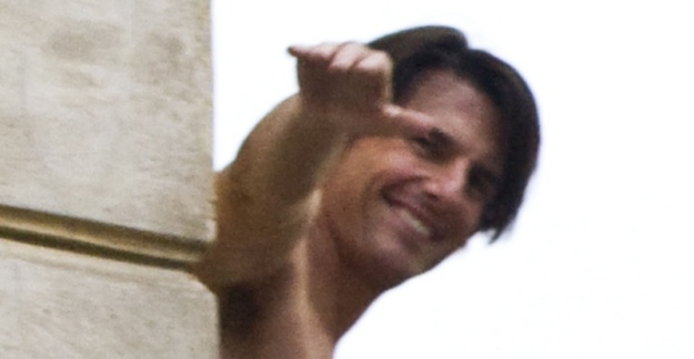 HOT! Razgaljeni Tom Cruise navdušil sprehajalce v Pragi