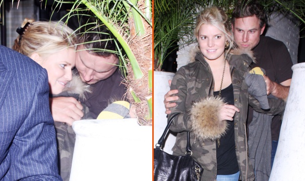 OPA! Jessica Simpson: Njen dragi jo otipava tudi v javnosti