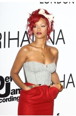 OPA! Je bila Rihanna preveč seksi za nastop pred šolarji?