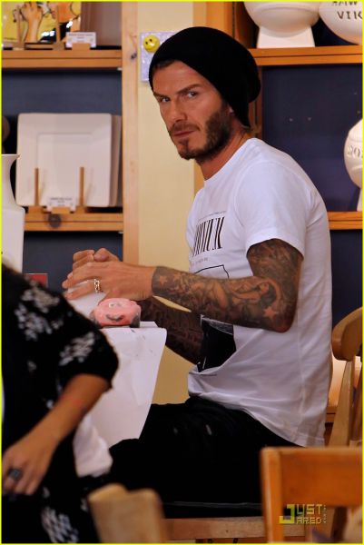 Poženščeni David Beckham uporablja ženino kozmetiko