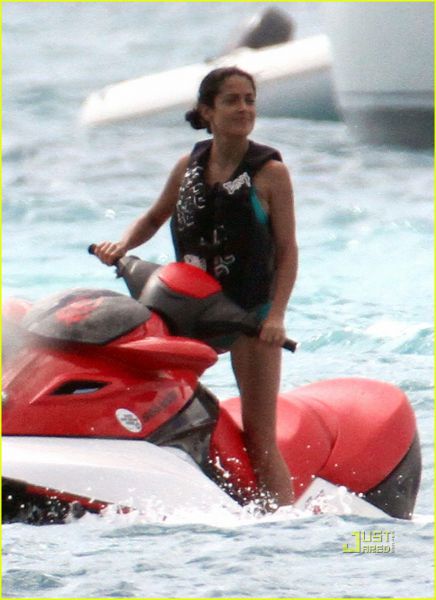 HOT! Salma Hayek je vroča bejba v bikinkah