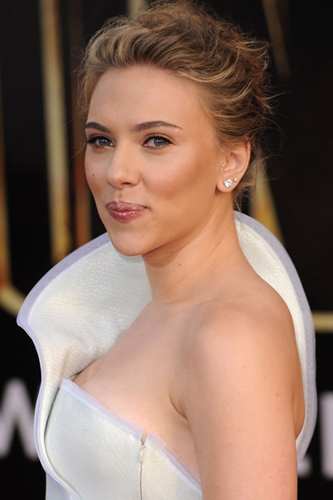 Muhasta Scarlett Johansson se ne drži dogovorov