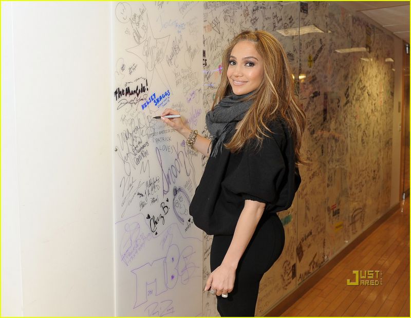 OPA! Jennifer Lopez v pajkicah poudarila svojo veliko zadnjico
