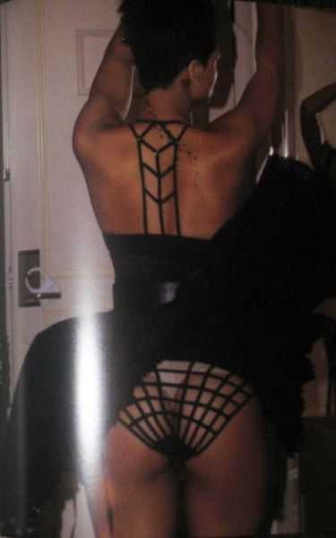 HOT! Zopet razgaljena Rihanna: Kaj vse pride iz njenega telefona?!