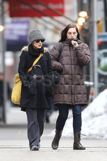 FOTO Neprepoznavna Natalie Portman na zimskem sprehodu