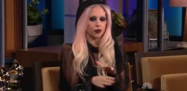 BIZARNO Lady GaGa ima na obrazu čudne izrastke