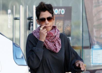 Halle Berry bo vendarle snemala film New years eve