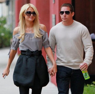 Skoraj zaročena Paris Hilton: Poroka bo kmalu!