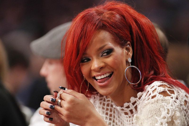 Rihanna non stop pošilja seksi sporočila Colinu Farrellu