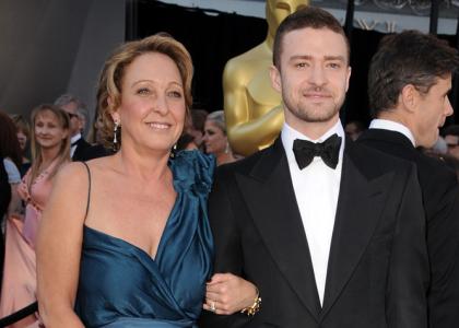 Justin Timberlake: Na rdečo preprogo oskarjev popeljal kar svojo mamo