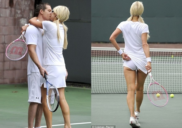 FOTO Paris Hilton med igro tenisa pokazala ritko