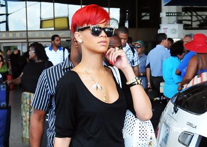 Rihanna: Pripravlja album s samimi hiti