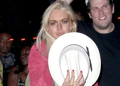 FOTO Lindsay Lohan: Na festivalu Coachella se je skrivala za klobukom