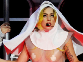 Lady GaGa brez dlake na jeziku: Z novo pesmijo je šokirala kristjane