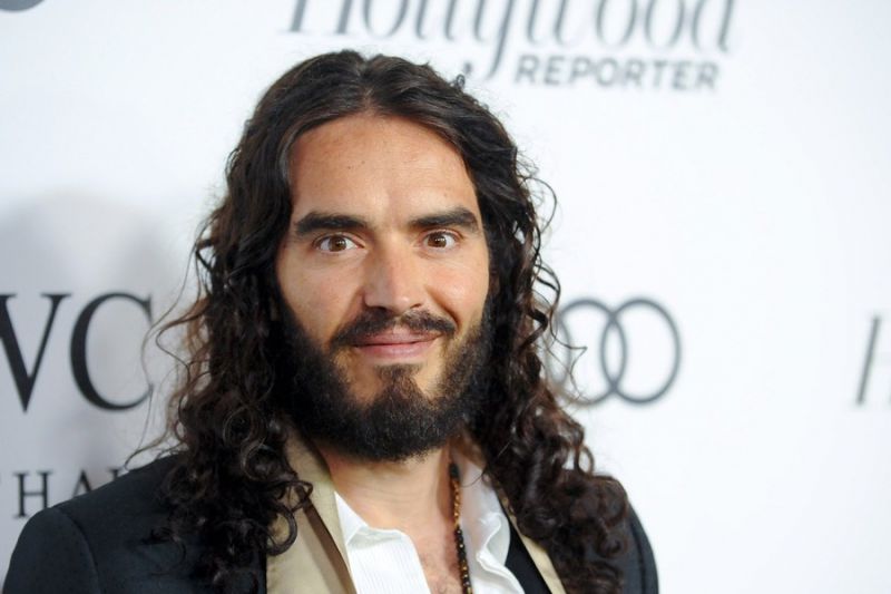 Opa! Russell Brand: Noro jo ljubi!