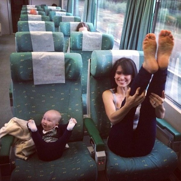 Foto! Hilaria Baldwin: Tako telovadi s svojo hčerko