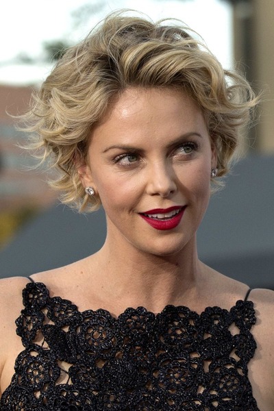 Ojoj! Charlize Theron: Kolegico je nagnala iz fitnesa