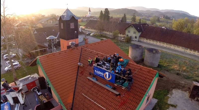FOTO! Tukaj so budnico zapeli tudi Bratuškovi