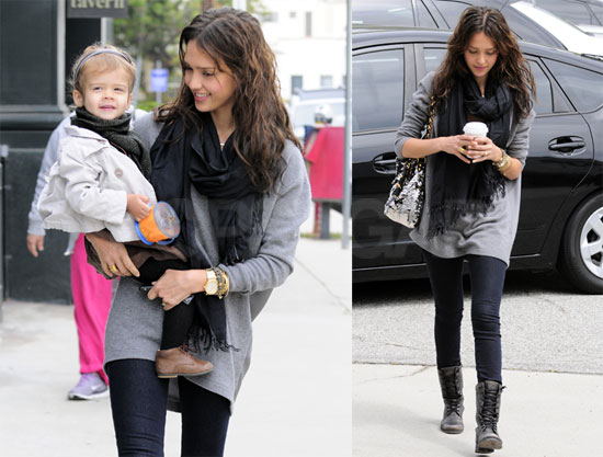 Jessica Alba s hčerko po nakupih