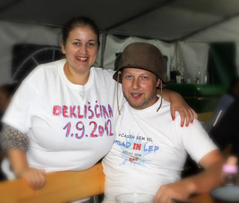 VROČE Erika Mubi in Damijan Smolak združila fantovščino in dekliščino