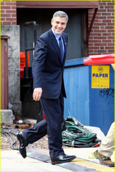 Elegantni George Clooney med snemanjem novega filma