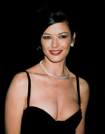 Catherine Zeta Jones: Pri psihiatričnem okrevanju ji pomagajo starši