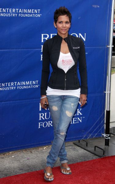 Humanitarna Halle Berry tekla v boj proti raku