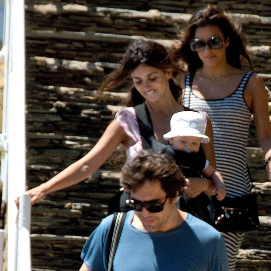 Penelope Cruz na sprehodu s sinčkom in Evo Longorio