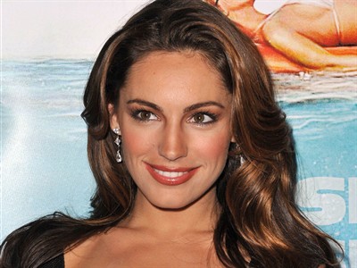 Kelly Brook ovita le v kačjo kožo