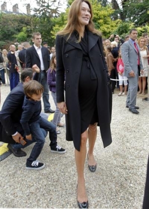 Carla Bruni sita nosečnosti: Ne smem piti ali kaditi!