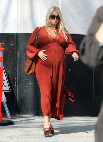 Ojoj! Noseča Jessica Simpson poka po šivih
