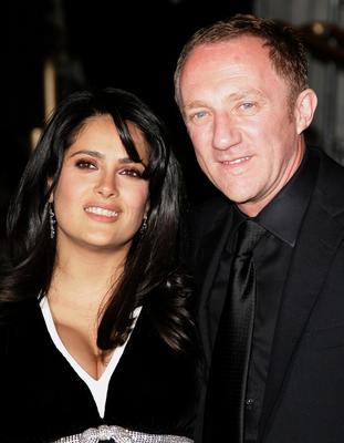 Salma Hayek: Z oblačili modnih oblikovalcev zapeljuje soproga