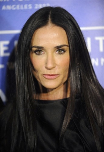 Katerega slavnega igralca sedaj oblega Demi Moore?