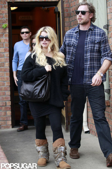 Jessica Simpson trebušček že skriva za ohlapnimi oblačili