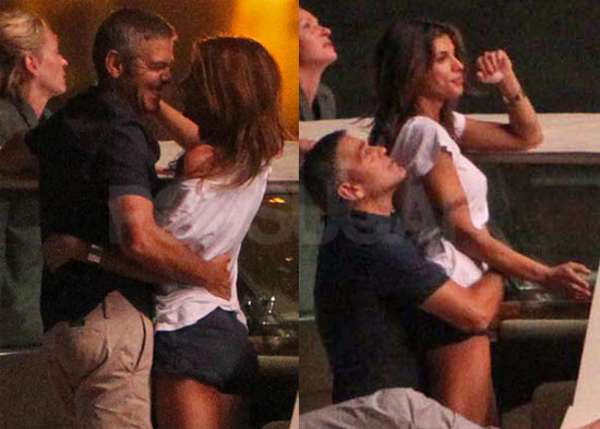 UJETA George Clooney in Elisabetta Canalis med strastnim objemanjem