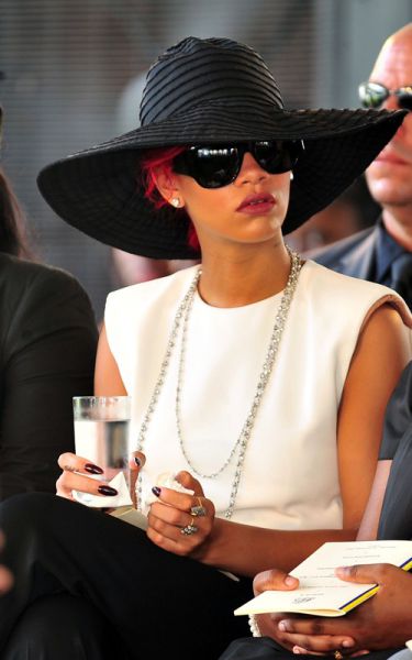 FOTO Objokana Rihanna ne more skriti svojega trpljenja