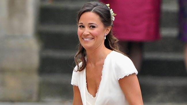OPA! Dolgonoga mačka Pippa Middleton: Mlajša sestra kraljeve neveste pritegnila vse poglede