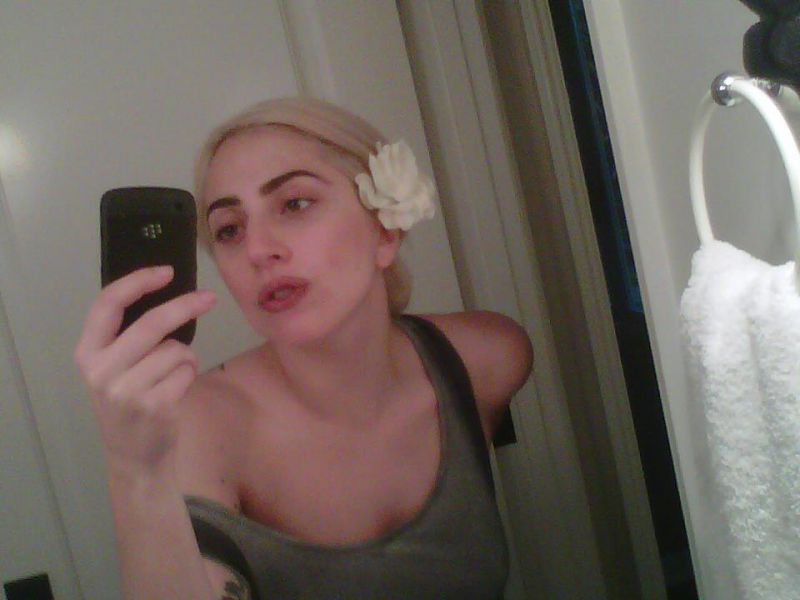 FOTO Bi jo prepoznali? Lady Gaga brez ličil skoraj neprepoznavna!