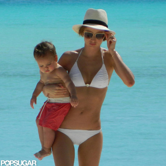Miranda Kerr z njenima fantoma uživa na Bora Bori