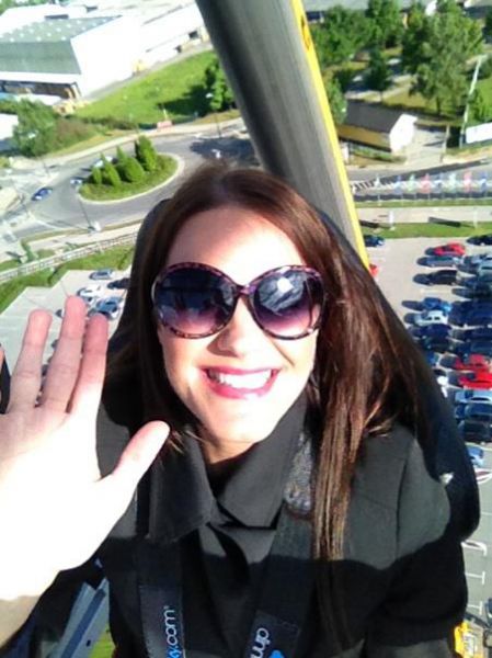 POGUMNA Noseča Rebeka Dremelj večerjala 50 metrov visoko v zraku