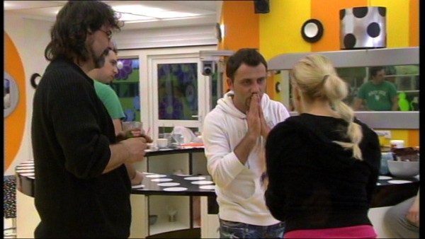 VROČE Big Brother slavnih: Sandra je prepričana, da ji Mišo laže o svoji zaljubljenosti