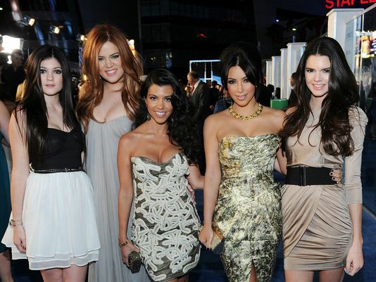 Ojoj! Sestre Kardashian so doživele prometno nesrečo!