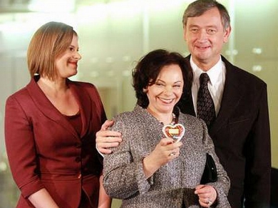 VROČE Predsednikova hči pri Jankoviču dela za 4 eure na uro