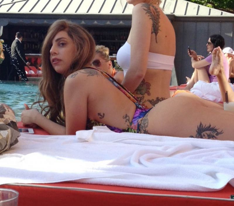 Lady Gaga: Oboževalci so šteli njene tatuje