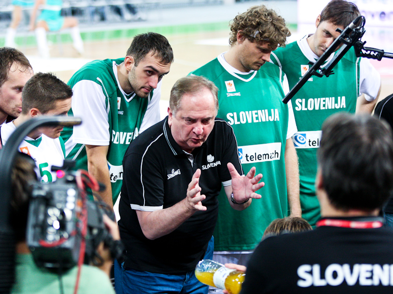 Sosed gleda košarko SLOVENIJA:BOLGARIJA