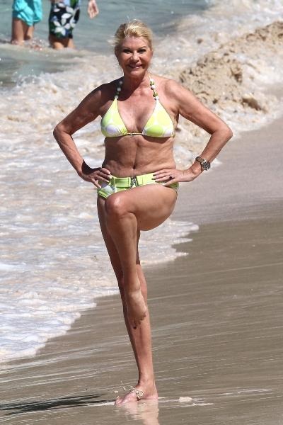 FOTO 62-letna Ivana Trump v bikinkah še vedno izgleda odlično
