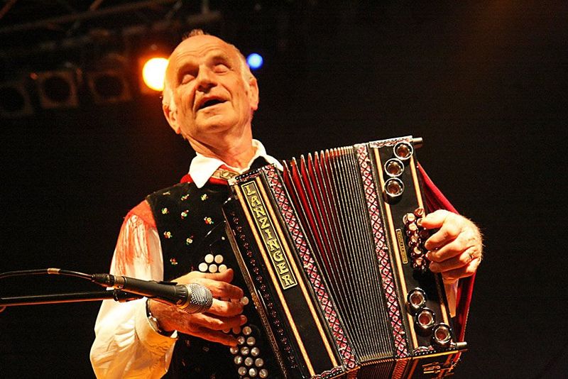 ŽALOSTNO V 80. letu je za rakom umrl Lojze Slak