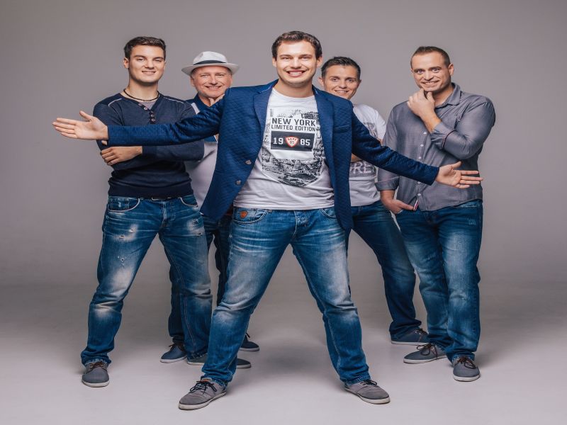 Brendijev sin postregel z žurersko pesmijo