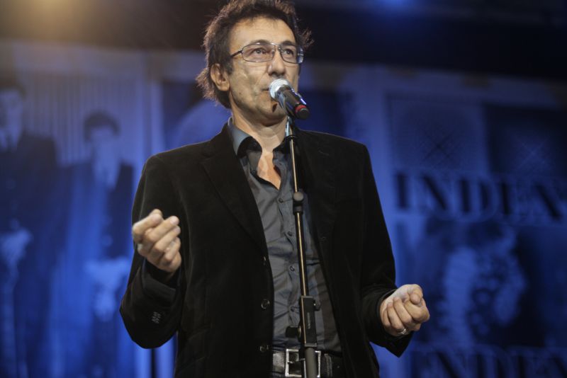Branko Djurić Djuro in Vika Potočnik po Ljubljani s traktorjem